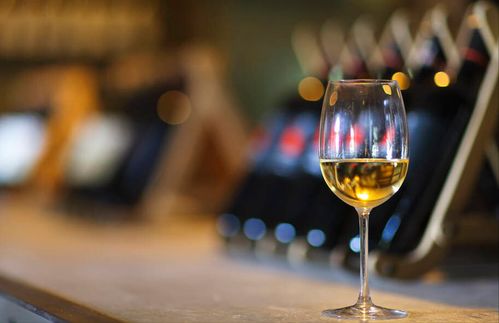 抗压前行 寻求变革 抢抓新机——二〇二〇年中国酒业回顾与产业内外环境及食品销售观察